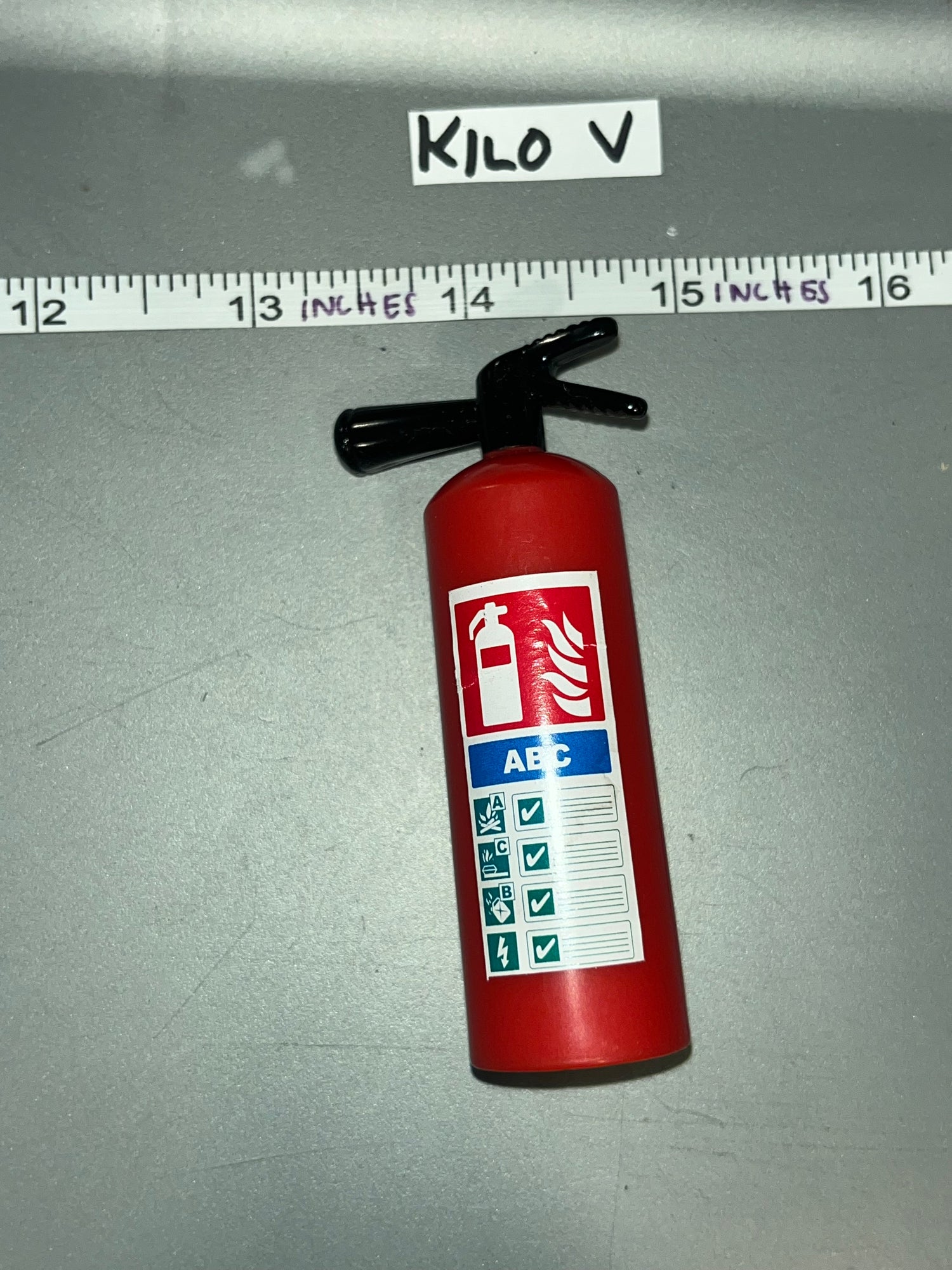 1/6 Scale Modern Era Fire Extinguisher - Diorama / Fire Fighter