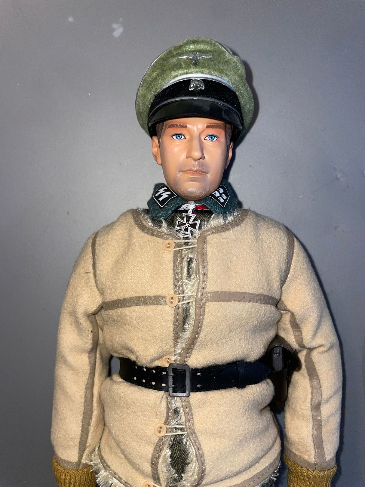 1:6 Scale WWII German Waffen Battle of Bulge Dressed Figure - Dragon