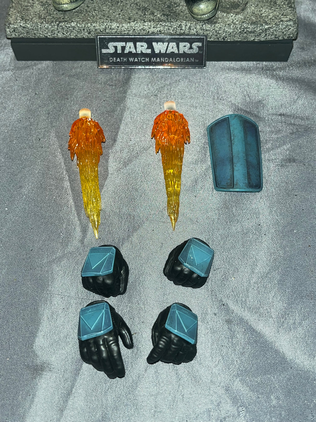 1/6 Scale Hot Toys Mandalorian Death Watch Figure - Marvel Comics