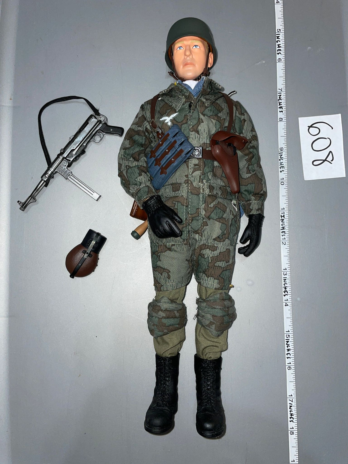 1:6 Scale WWII German Fallschirmjager Paratrooper Dressed Figure - Dragon