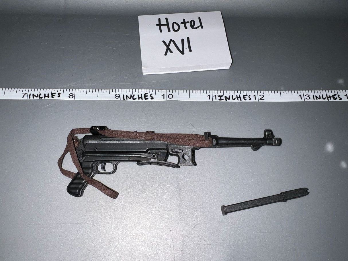 1:6 Scale WWII German Metal MP-40