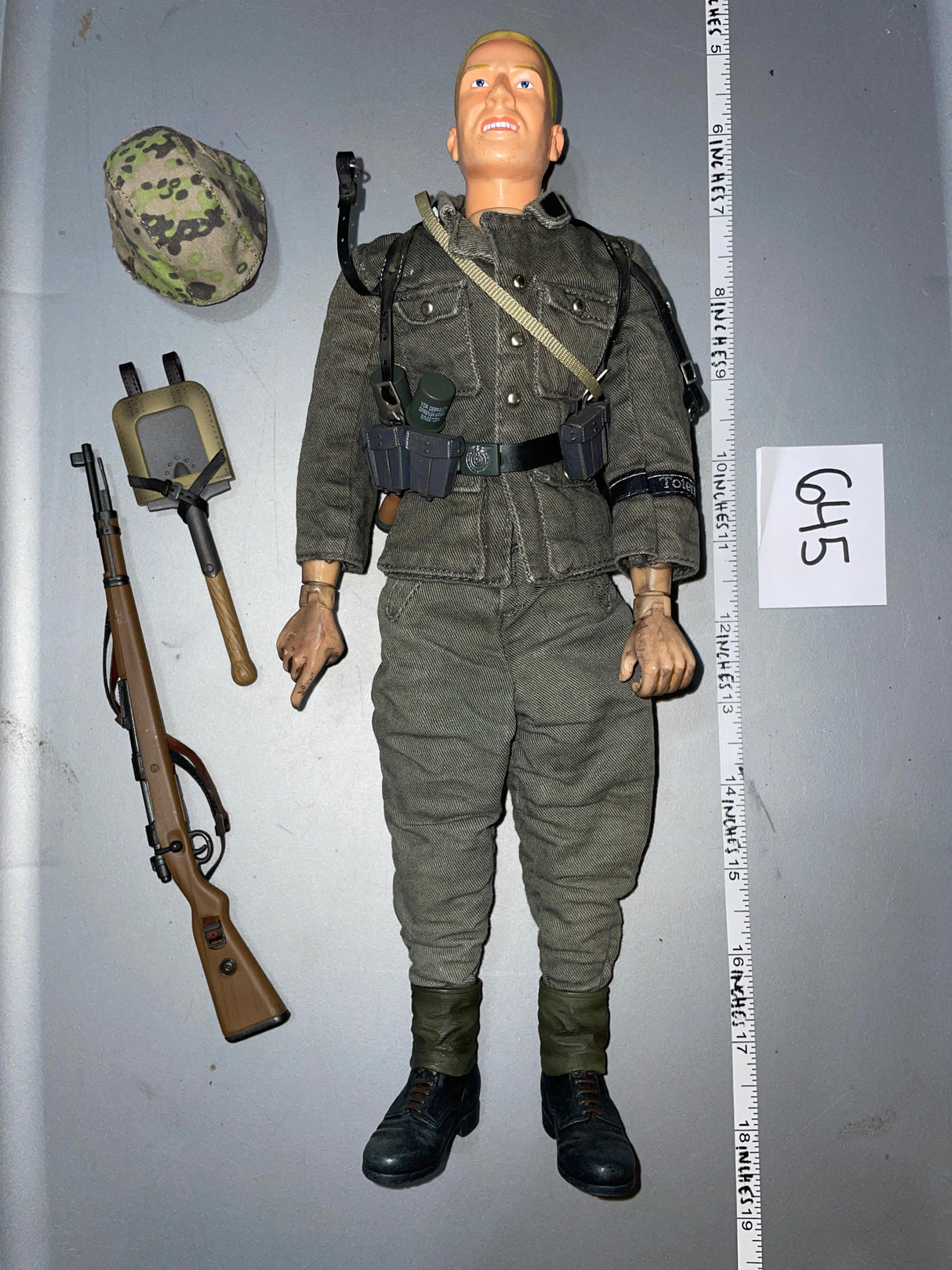 1:6 Scale WWII German Waffen Grenadier Dressed Figure - Dragon