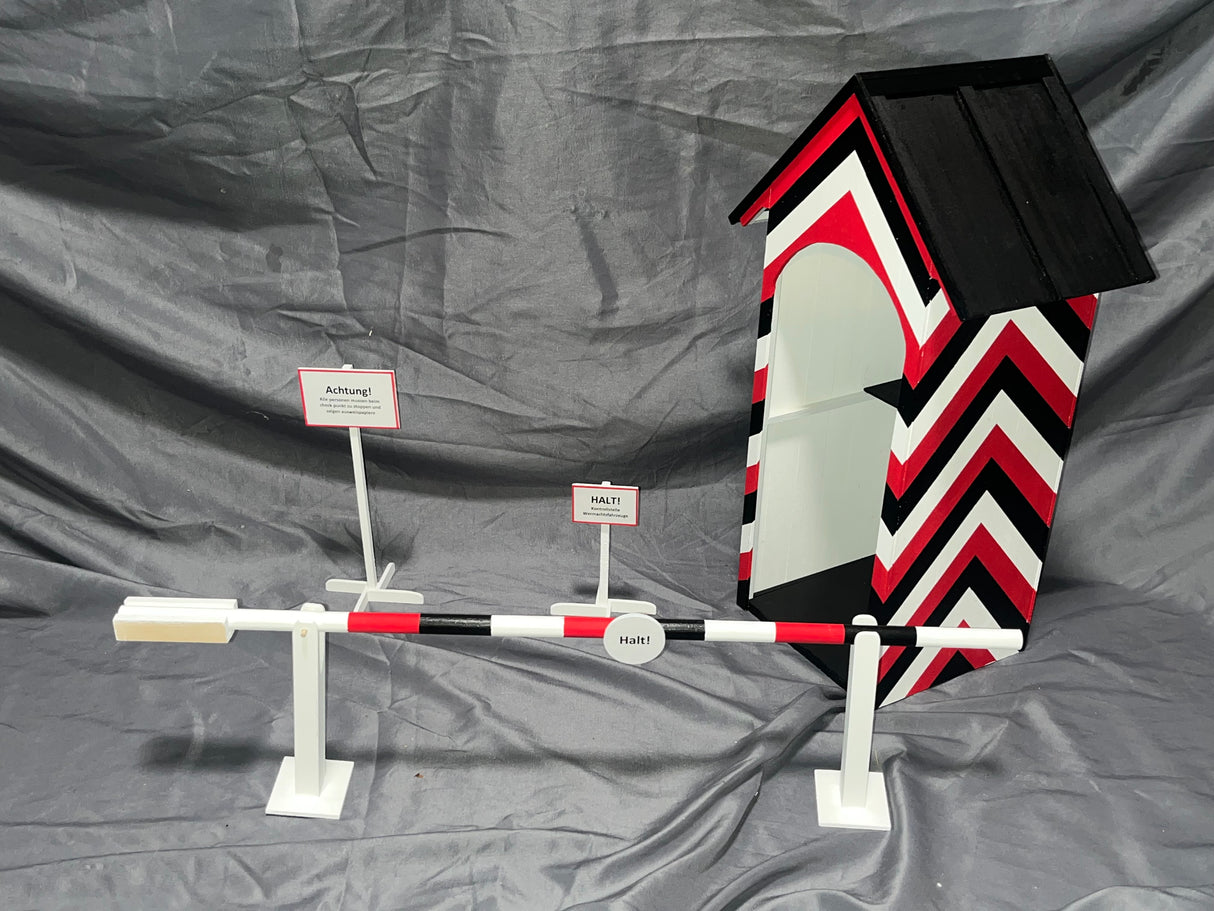 1/6 Scale WWII German Wood Guard Shack Set - Dale Guyer