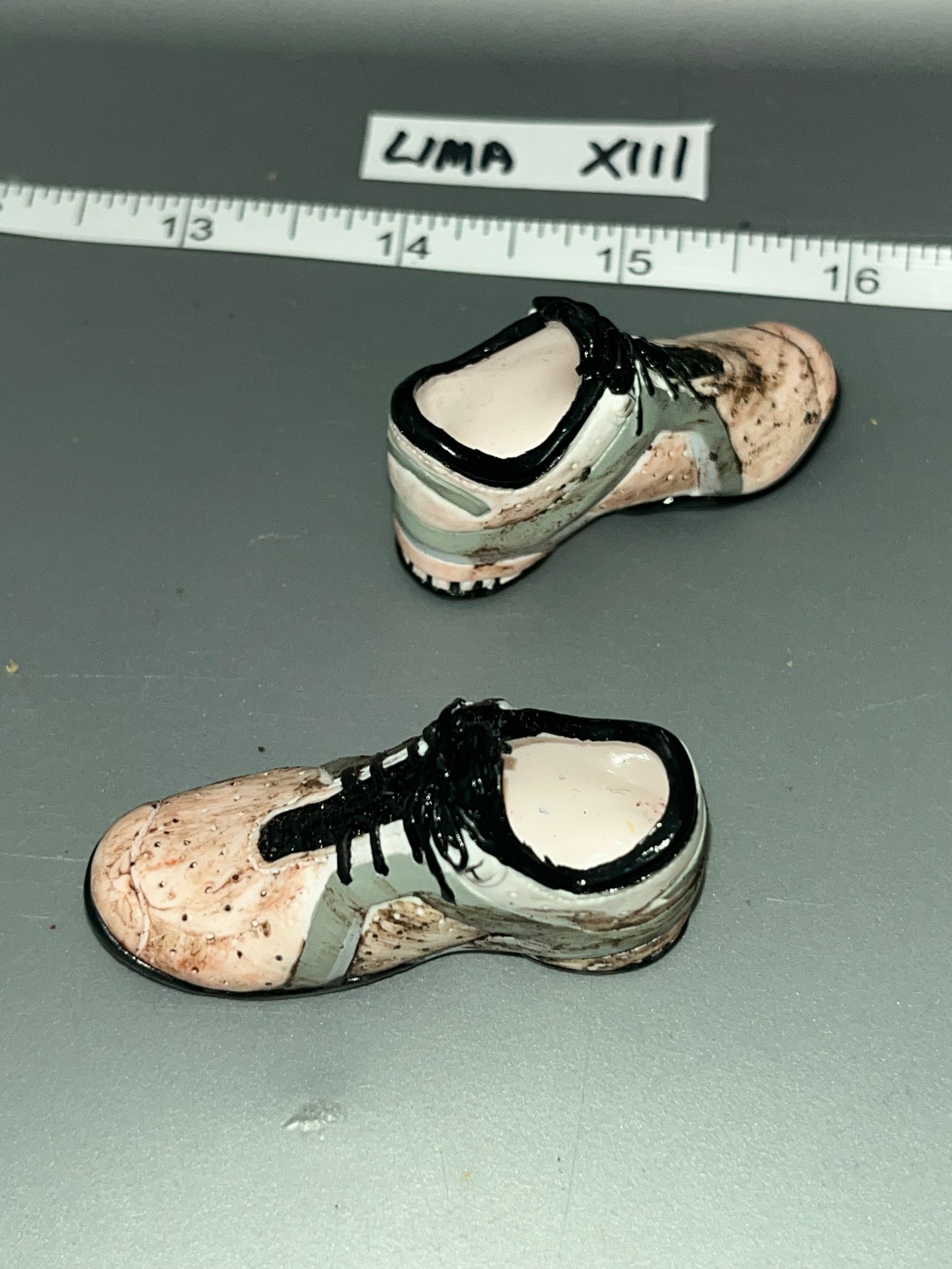 1/6 Scale Modern Era Tennis Shoes - Sideshow Toys Zombie