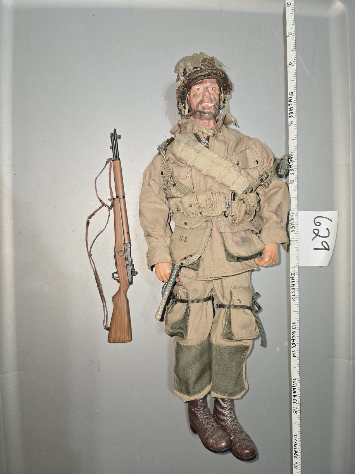 1:6 Scale WWII US Paratrooper Dressed Figure - Dragon