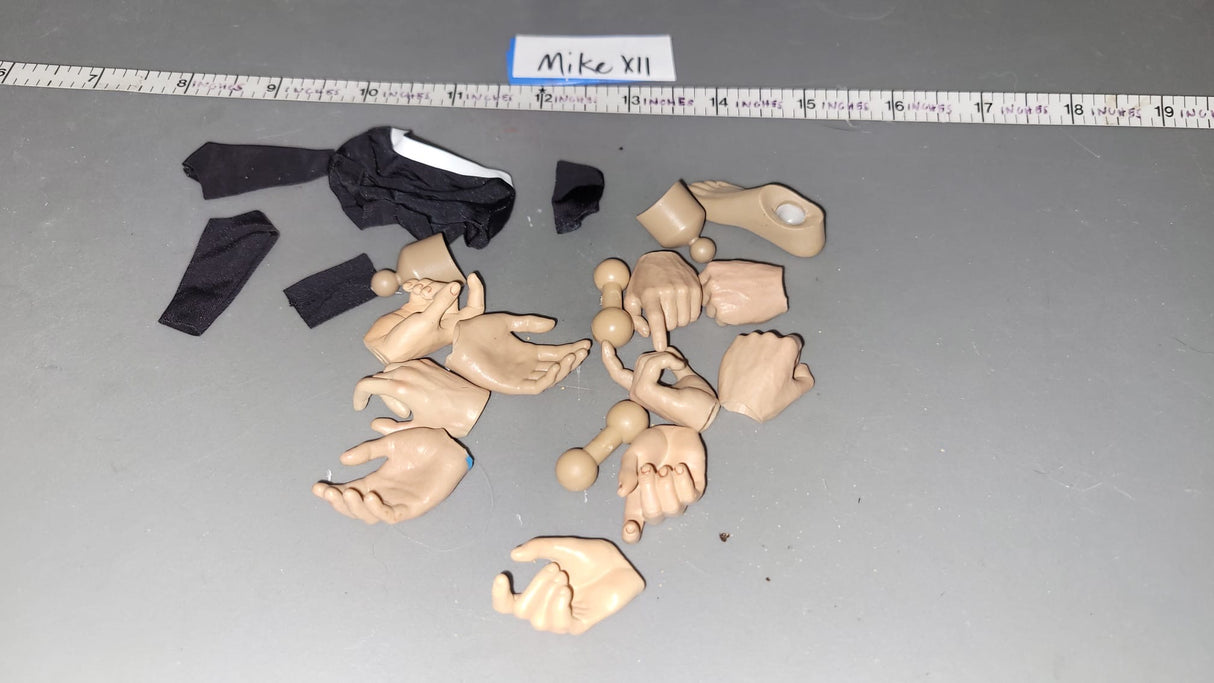 1/6 Scale Nude Figure Hand Lot