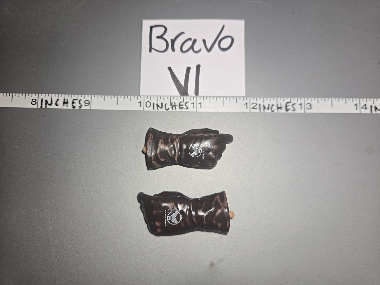 1/6 Scale Vietnam Era US Air Force Pilot Gloved Hands