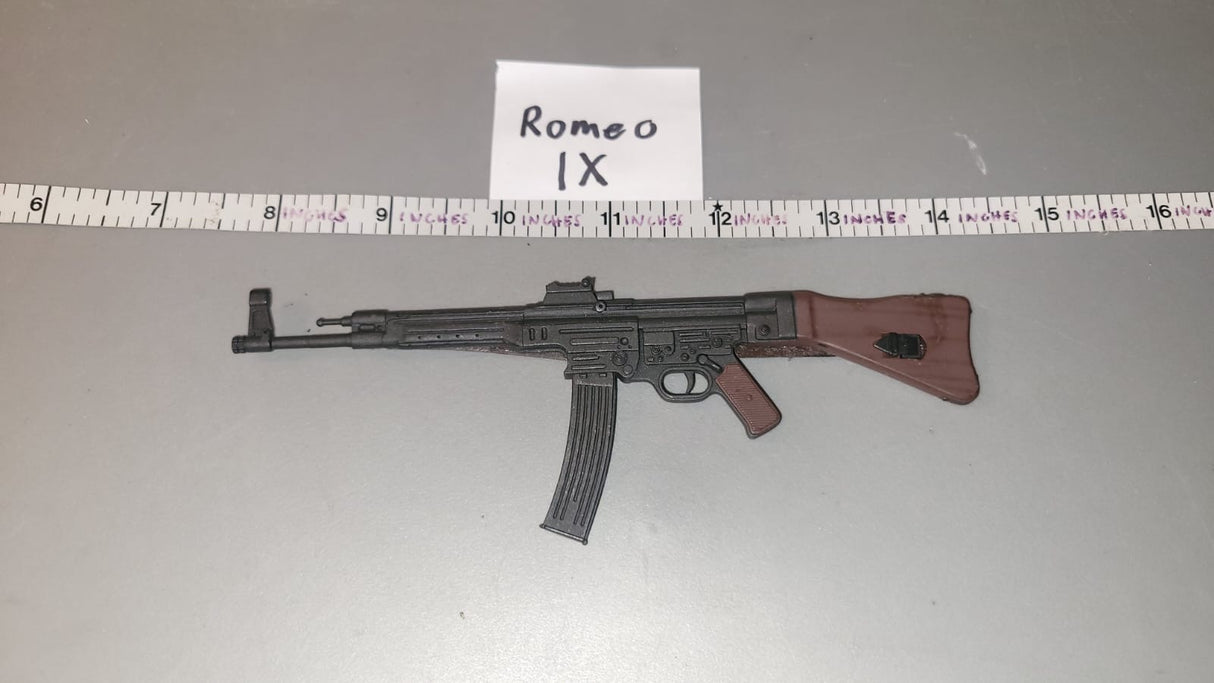 1:6 Scale WWII German MP-44