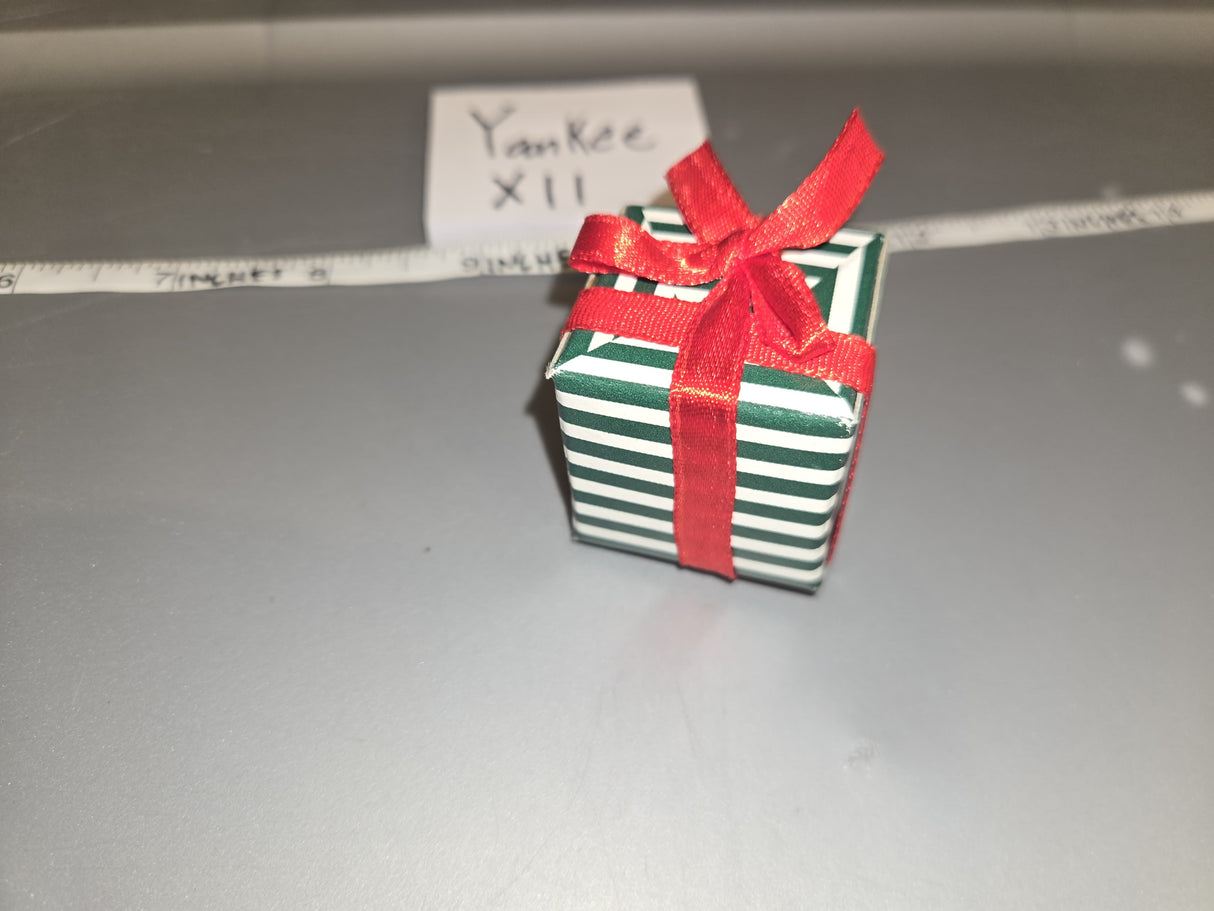 1:6 Scale Modern Era Christmas Present - Civilian Diorama
