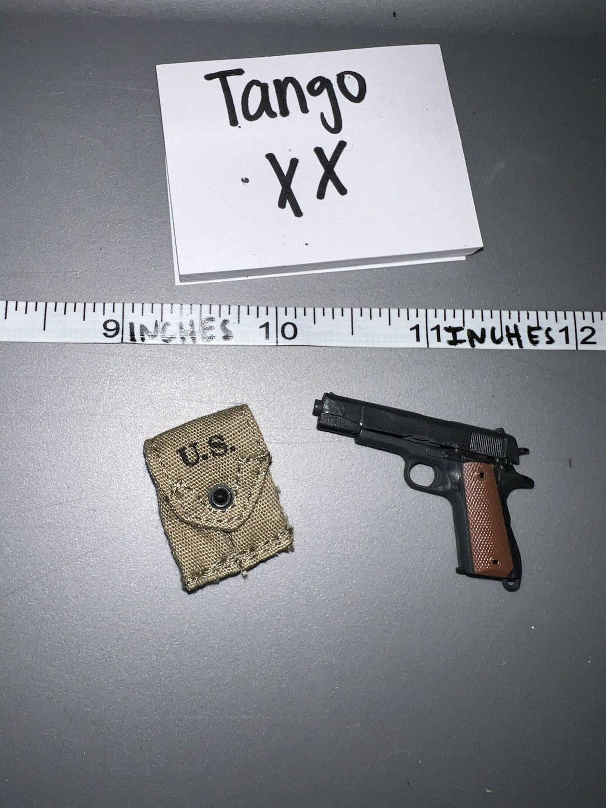 1:6 Scale WWII US .45 Magazine Pouch and Pistol