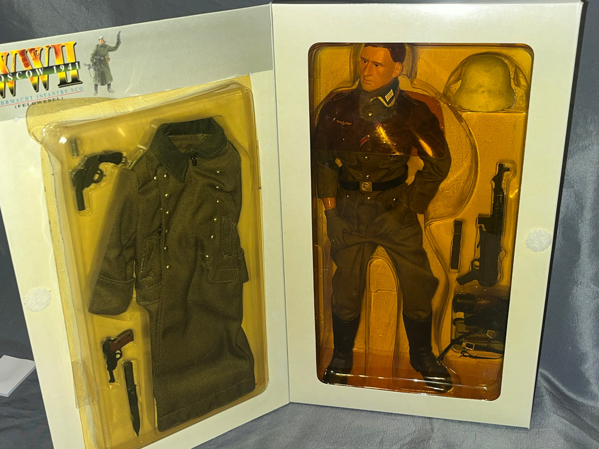 1/6 Scale WWII German Hans Wehrmacht Infantry NCO Winter Moscow - NIB Dragon