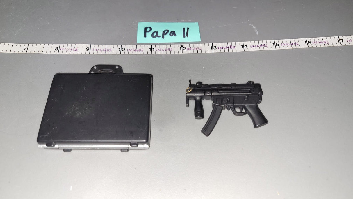 1/6 Scale Modern Era MP5 Submachine Gun and Briefcase