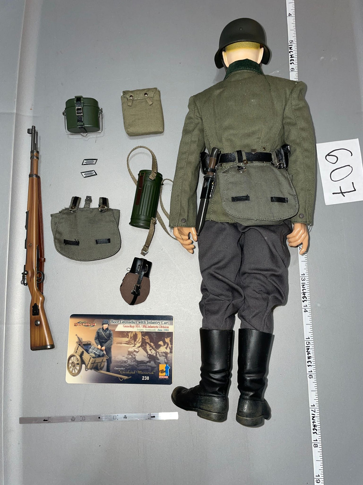 1:6 Scale WWII German Heer Infantry Dressed Figure - Cyber Hobby Dragon