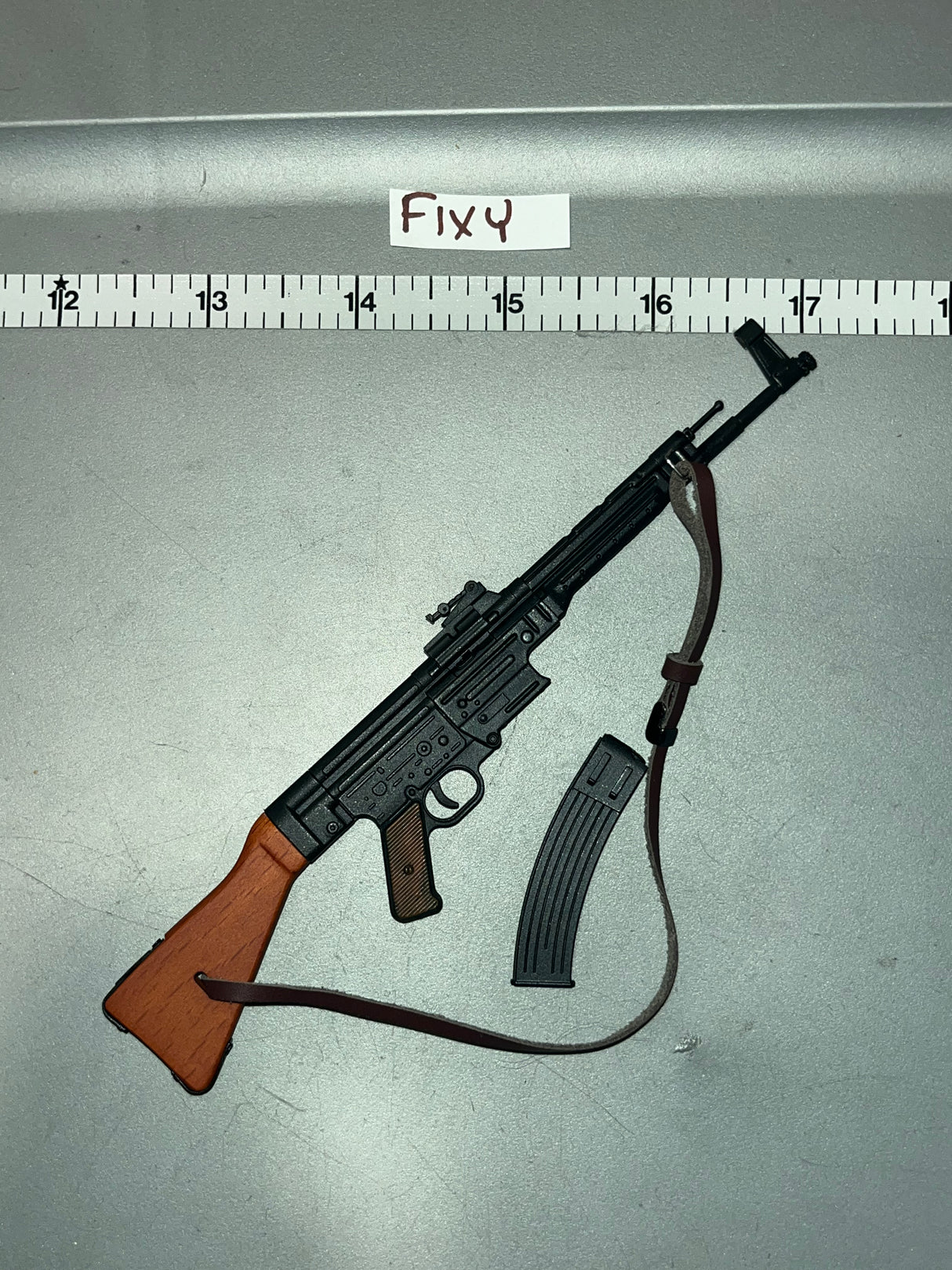 1:6 Scale WWII German MP-44 Rifle - UJINDOU