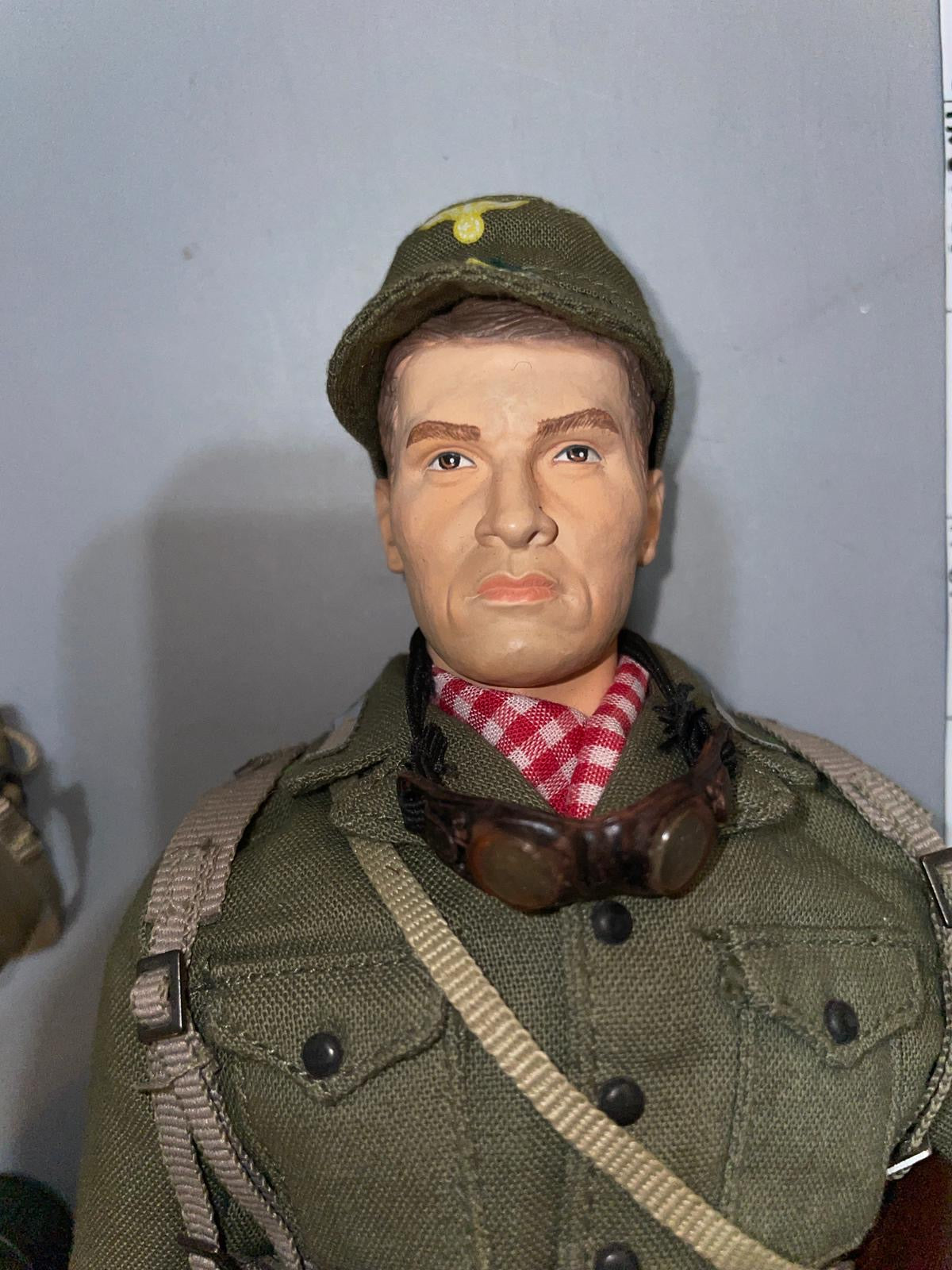 1:6 Scale WWII German Afrika Korps Machine Gunner Dressed Figure - Dragon