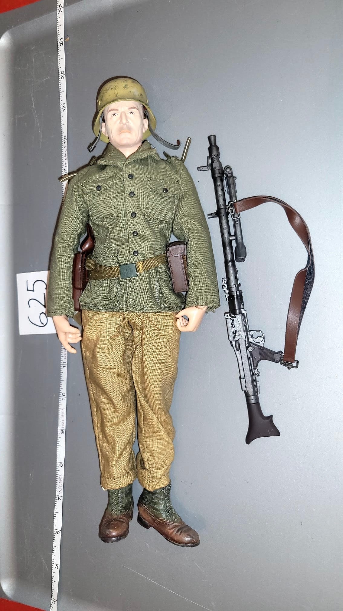 1:6 Scale WWII German Afrika Korps Machine Gunner Dressed Figure - Dragon