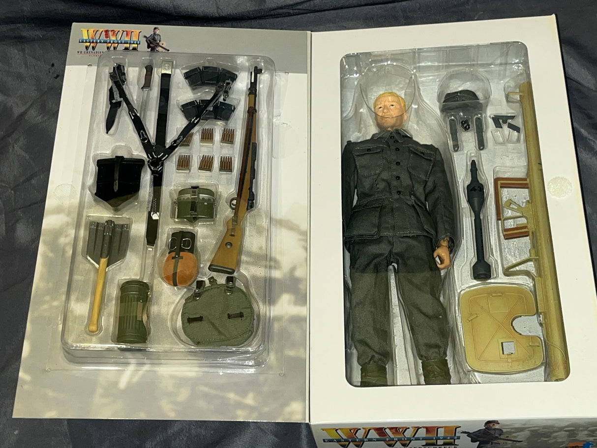 1/6 Scale WWII GERMAN Antitank Gunner Werner Krieg - NIB Dragon