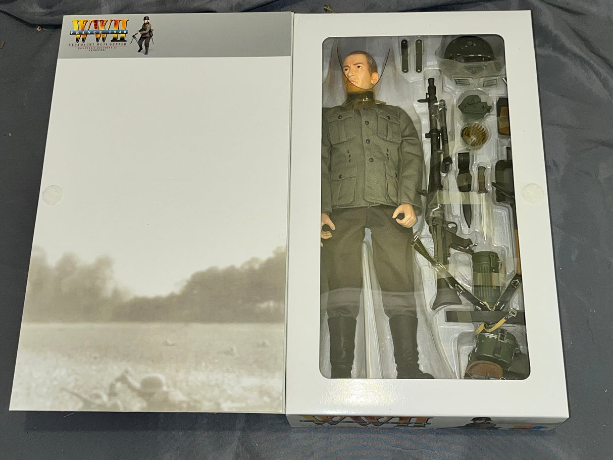 1/6 Scale WWII GERMAN Machine Gunner Wilhelm Schaper - NIB Dragon