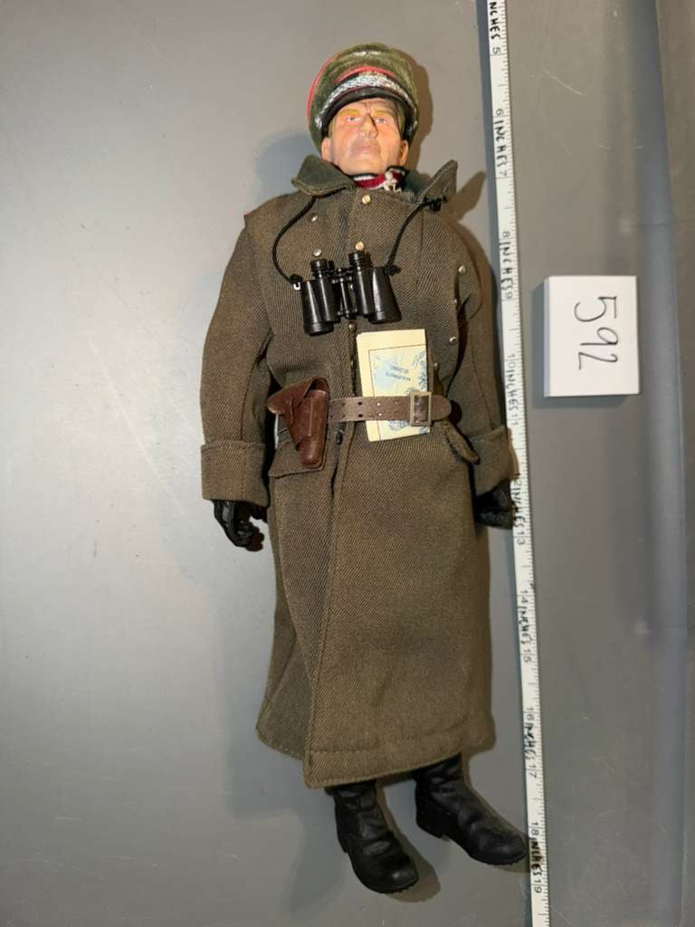 1:6 Scale WWII German Tanker Dressed Figure - Battle of Bulge Hessler - Dragon Cyber Hobby