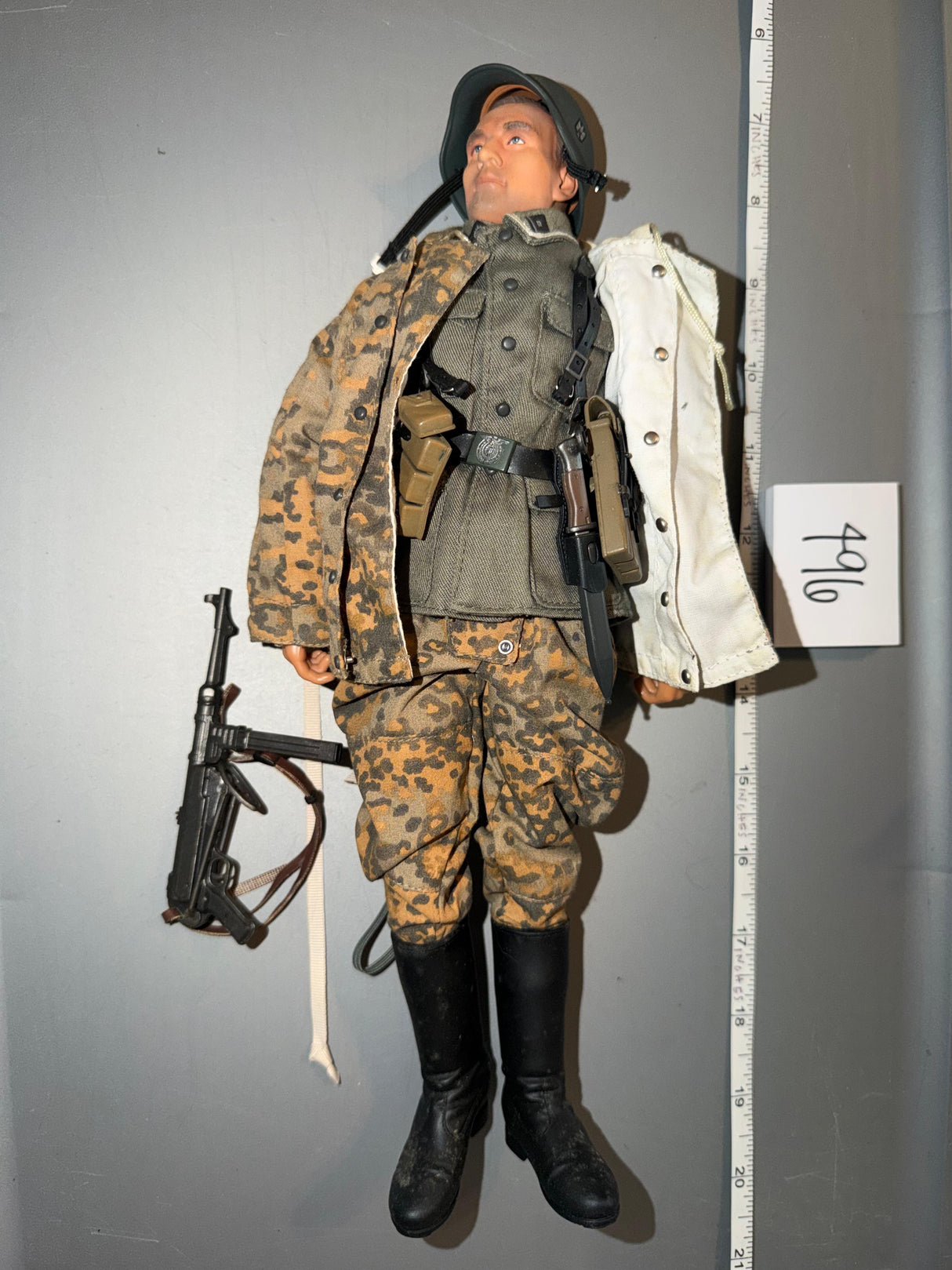 1:6 Scale WWII German Waffen Grenadier Dressed Figure - Battle of the Bulge - Dragon