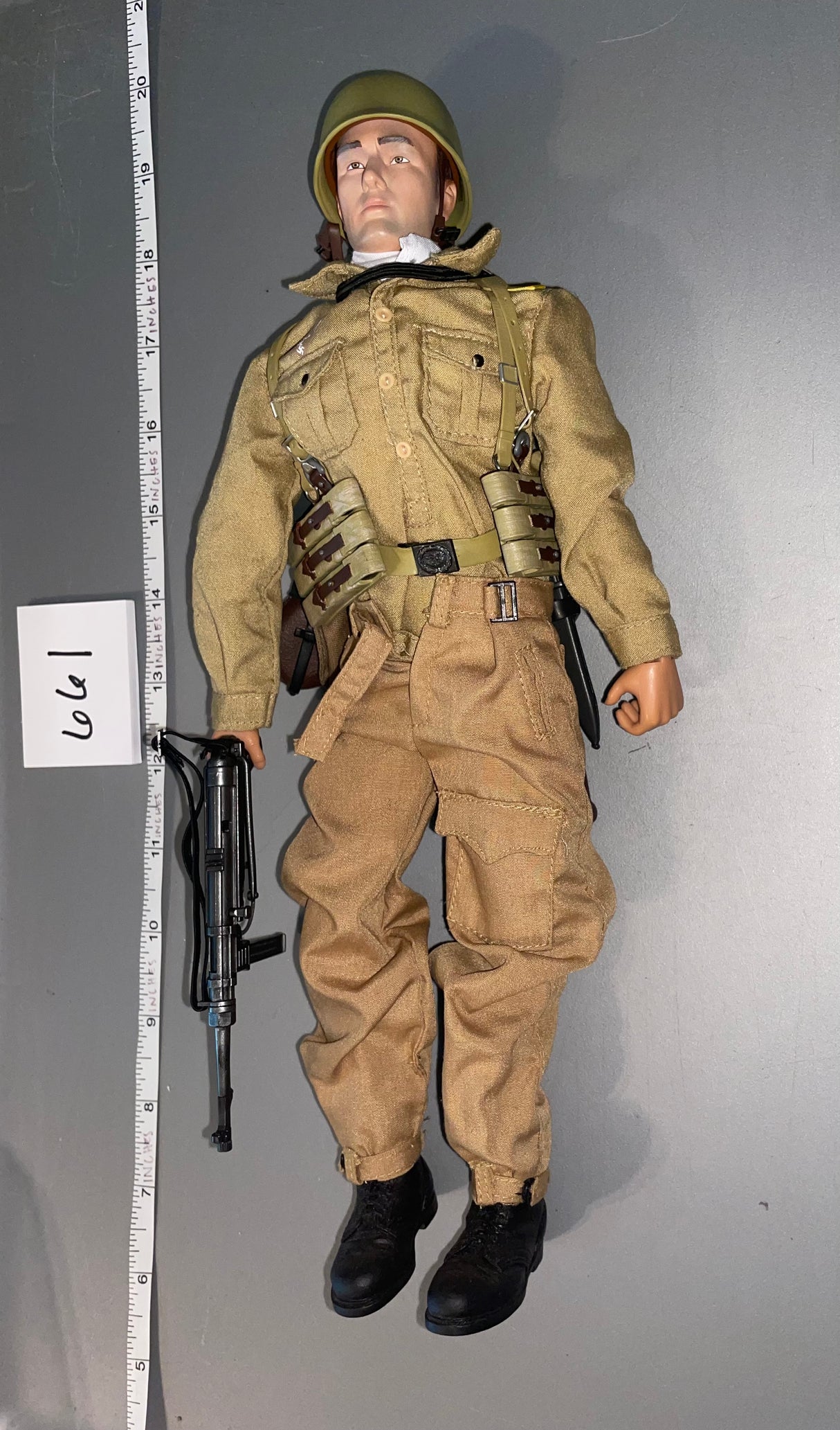 1:6 Scale WWII German Afrika Korps Fallschirmajger Dressed Figure - Dragon