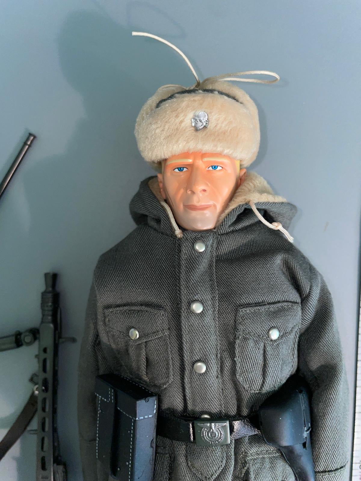 1:6 Scale WWII German Grenadier Machine Gunner Winter Hungary - Dragon