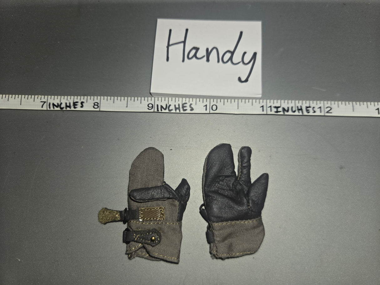 1:6 Scale WWII German Mittens / Gloves