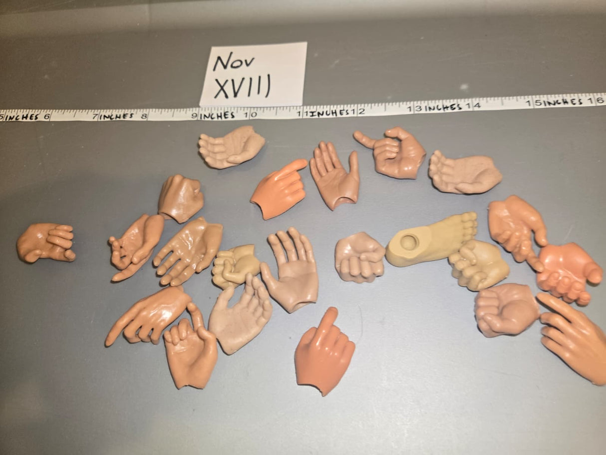 1/6 Scale Nude Figure Hand Lot