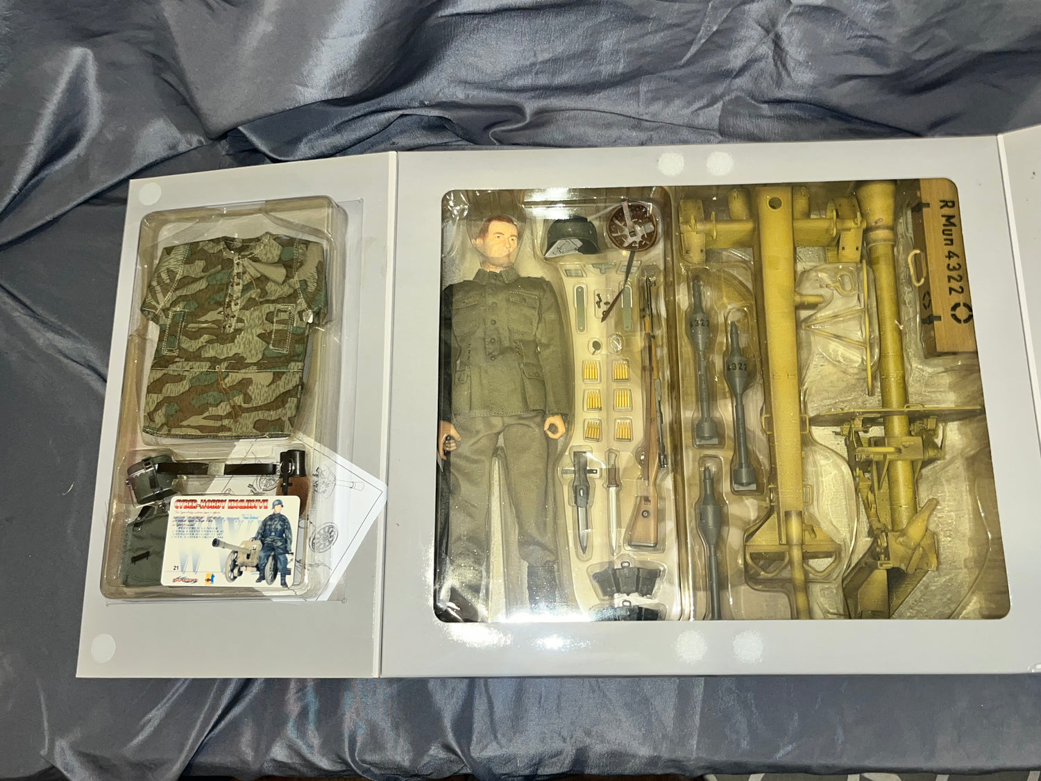 1/6 Scale WWII German PÜPPCHEN GUNNER w/ 8 .8 cm RAKETENWERFER 43 - Cyber Hobby Pieter Holbein Dragon - NIB