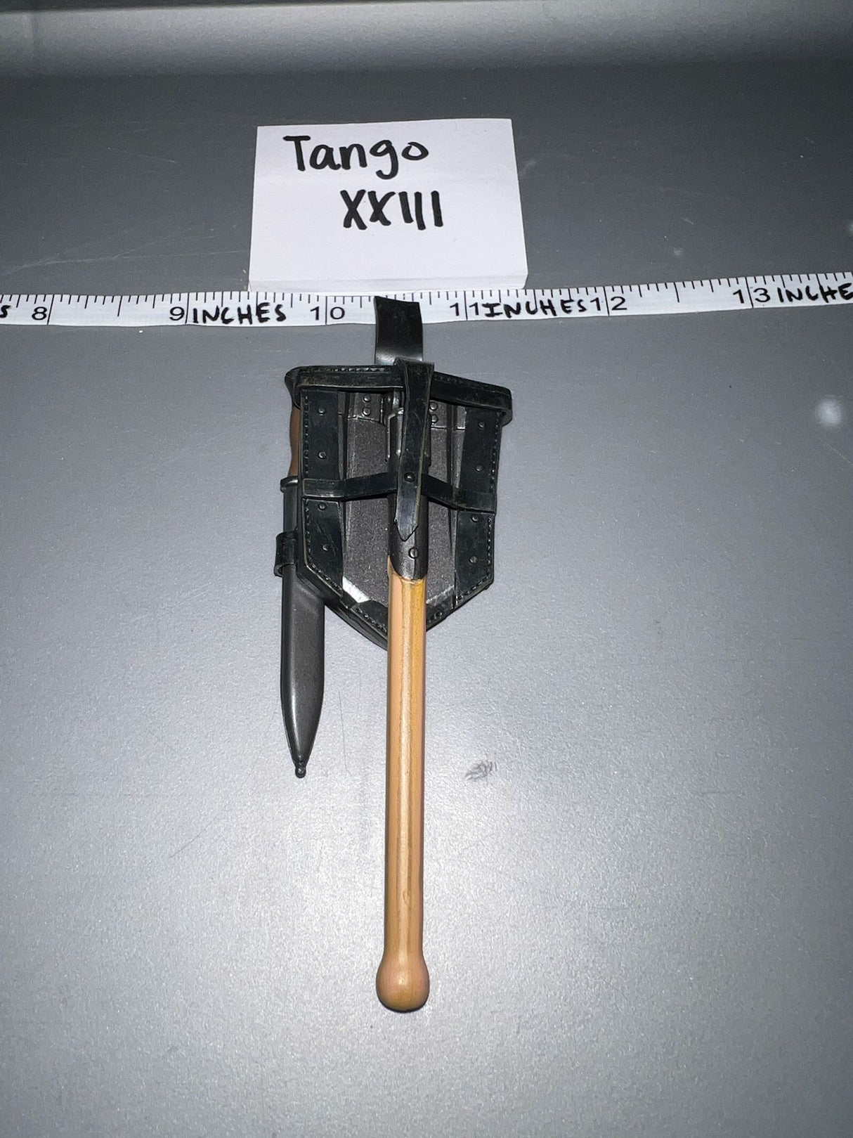 1/6 WWII German Entrenching Tool and Bayonet