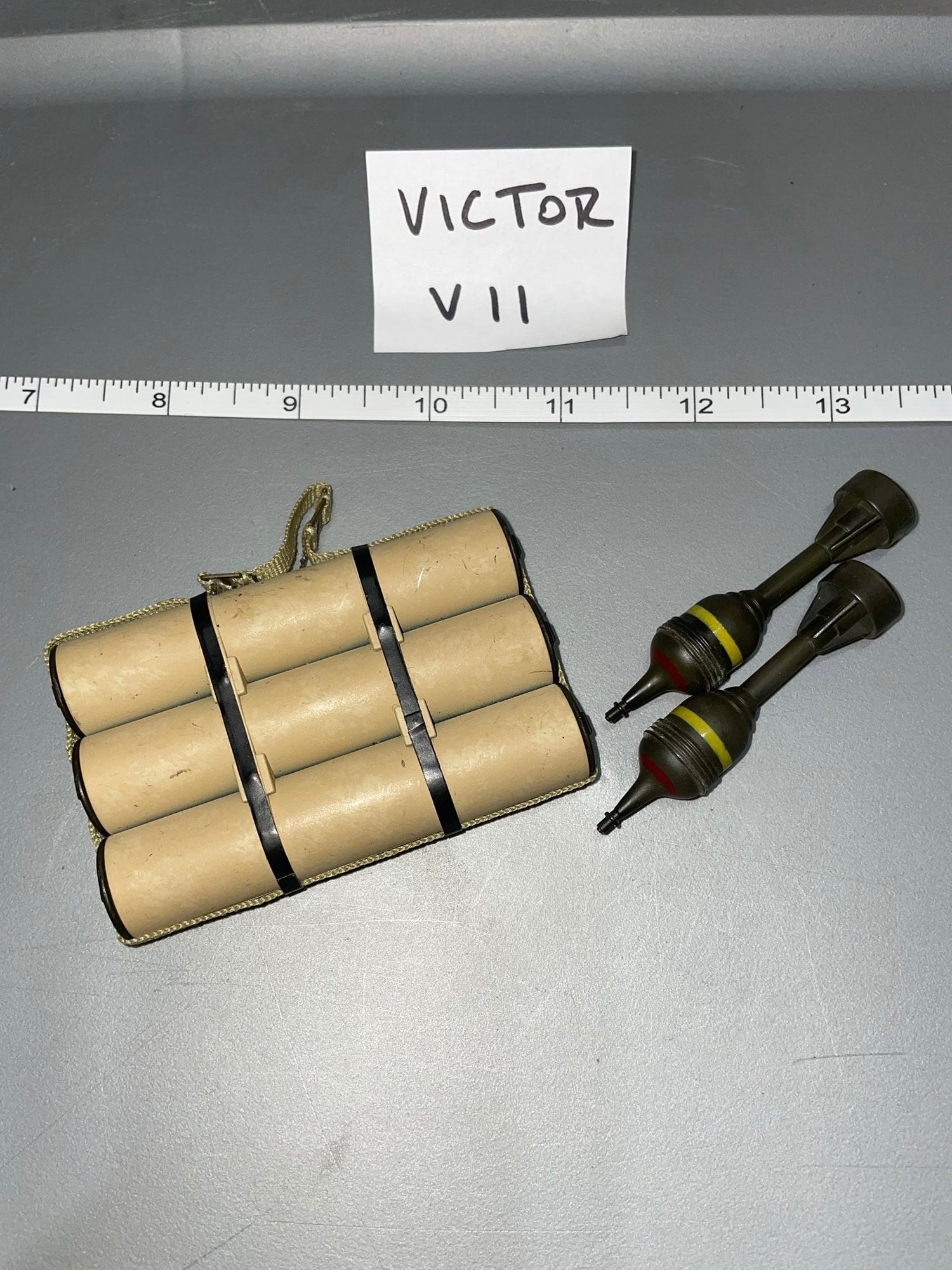 1:6 scale WWII British Piat Ammunition Case