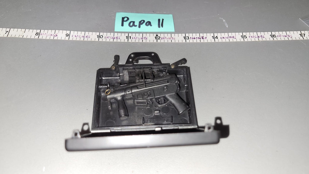 1/6 Scale Modern Era MP5 Submachine Gun and Briefcase