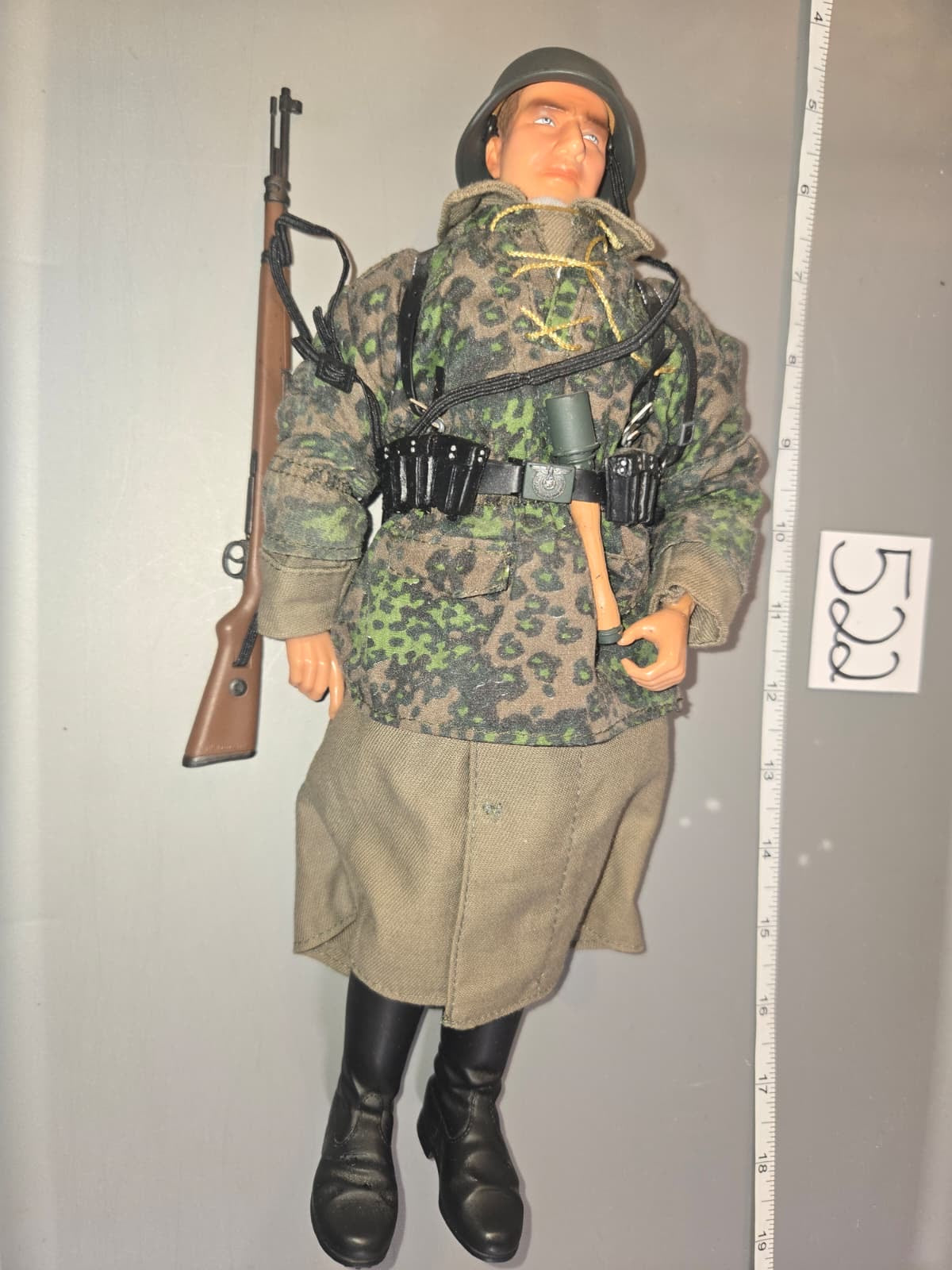 1:6 Scale WWII German Waffen Battle of Bulge Dressed Figure - Dragon