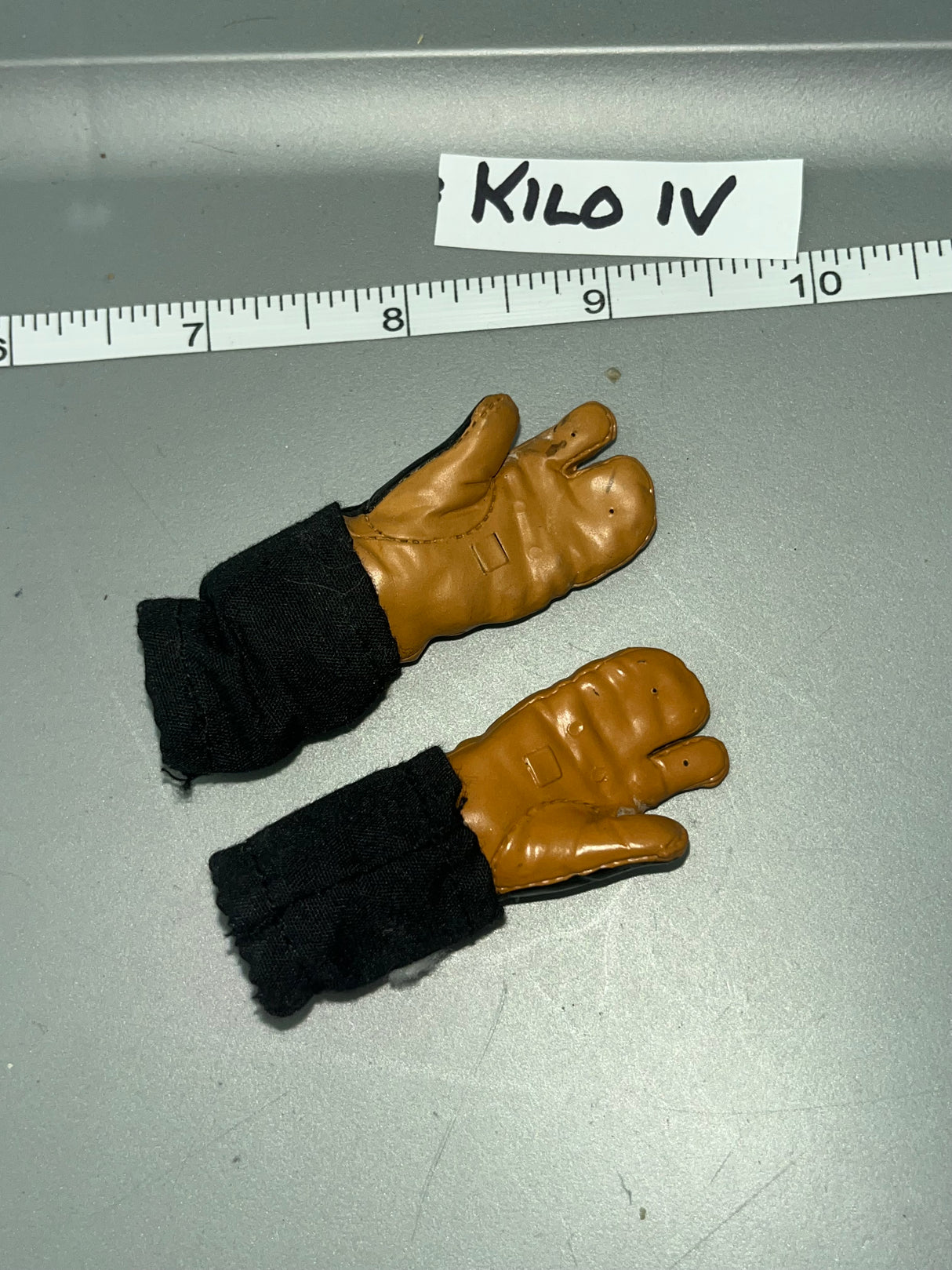 1/6 Scale Modern Era Winter Gloved Hands