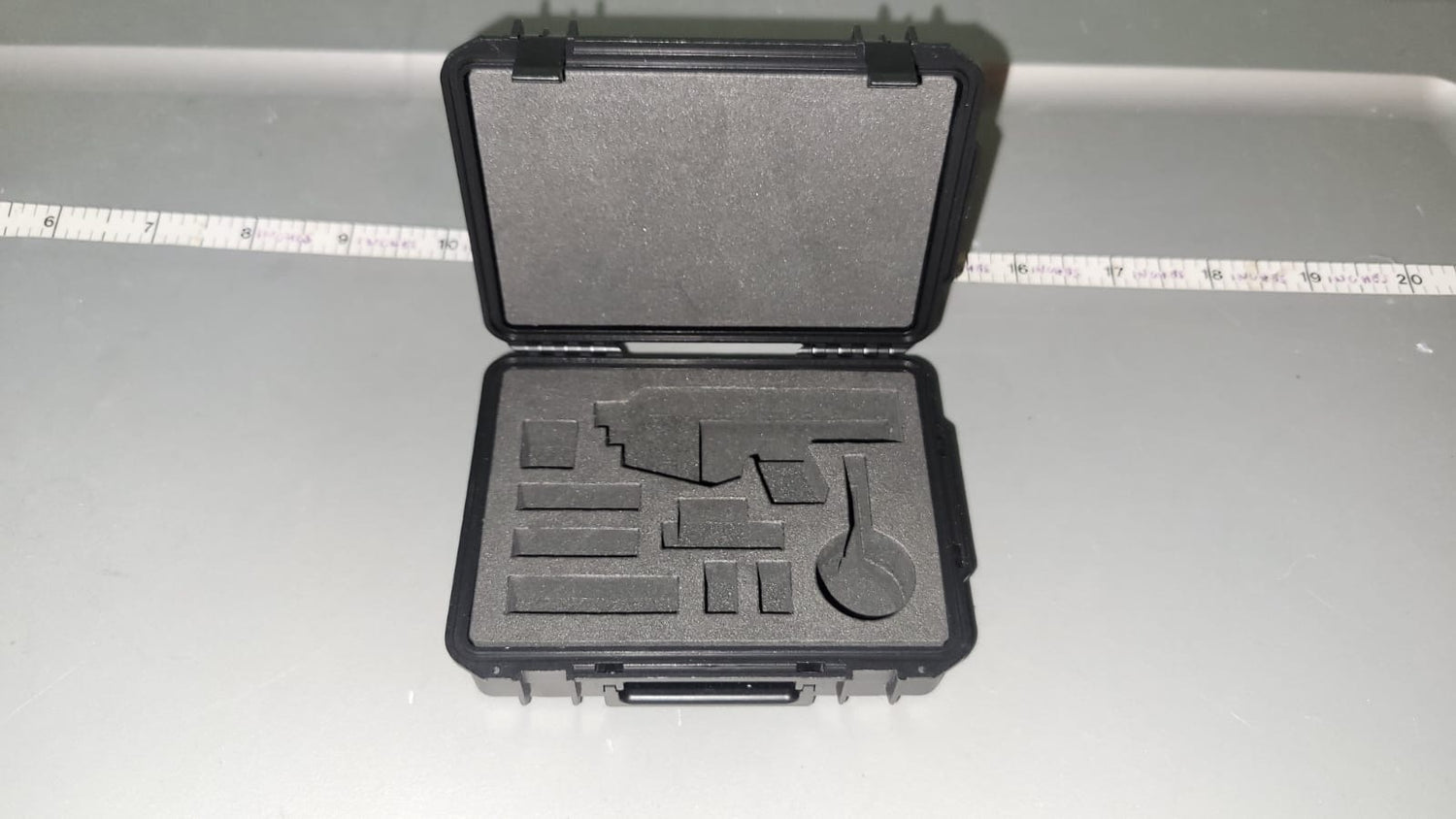 1/6 Scale Modern Era Hardside Case / Suitcase - Diorama