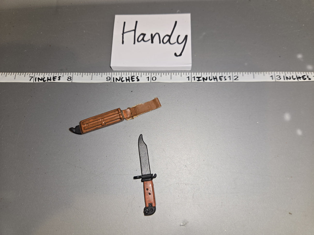 1:6 Scale Modern Russian Knife