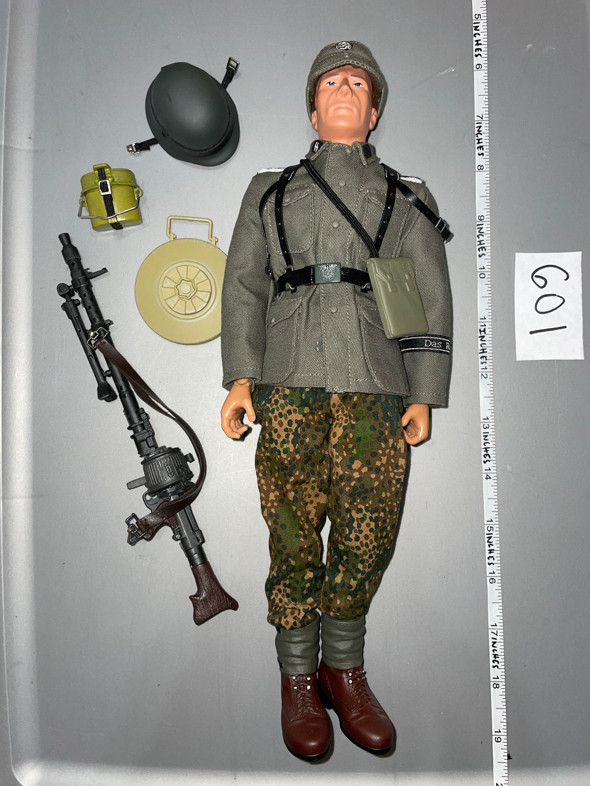 1:6 Scale WWII German Machine Gunner Dressed Figure - Dragon