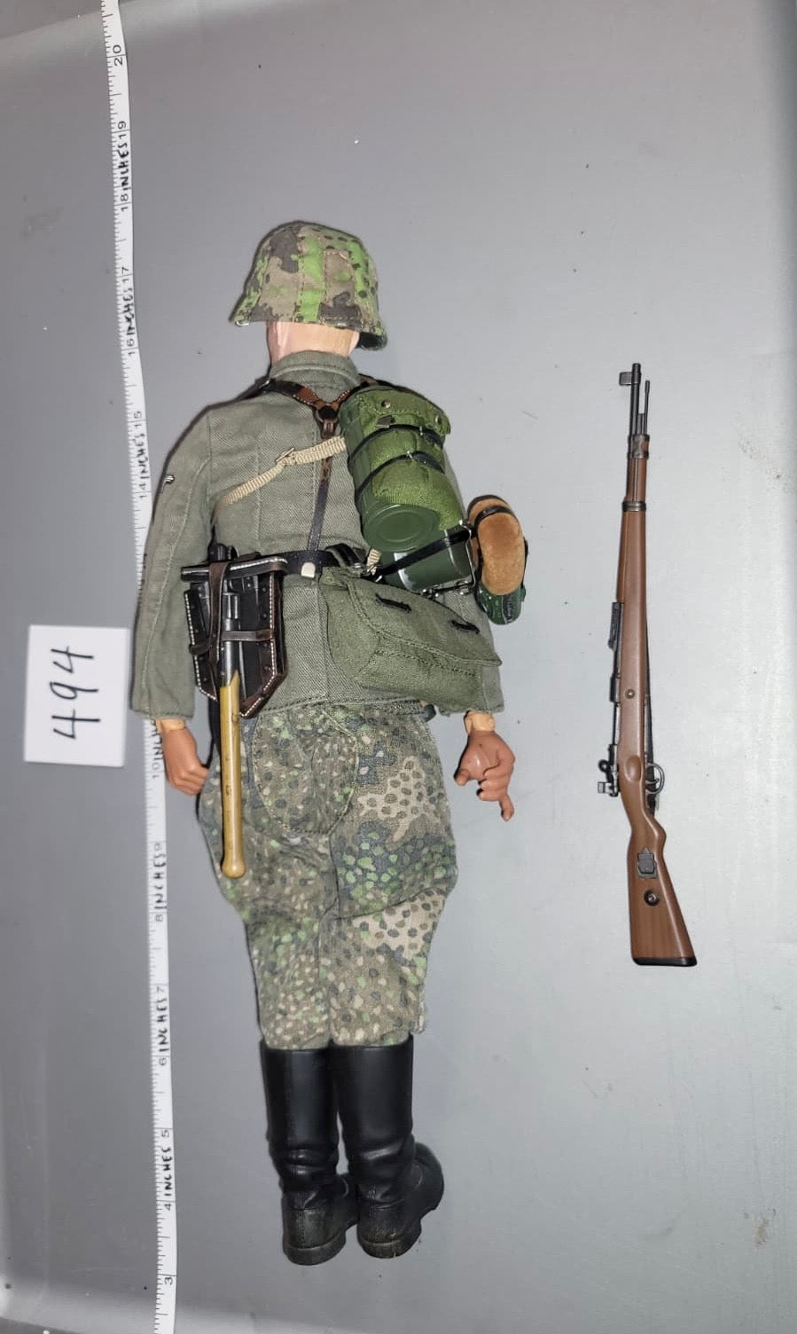 1:6 Scale WWII German Waffen Grenadier Dressed Figure - Dragon