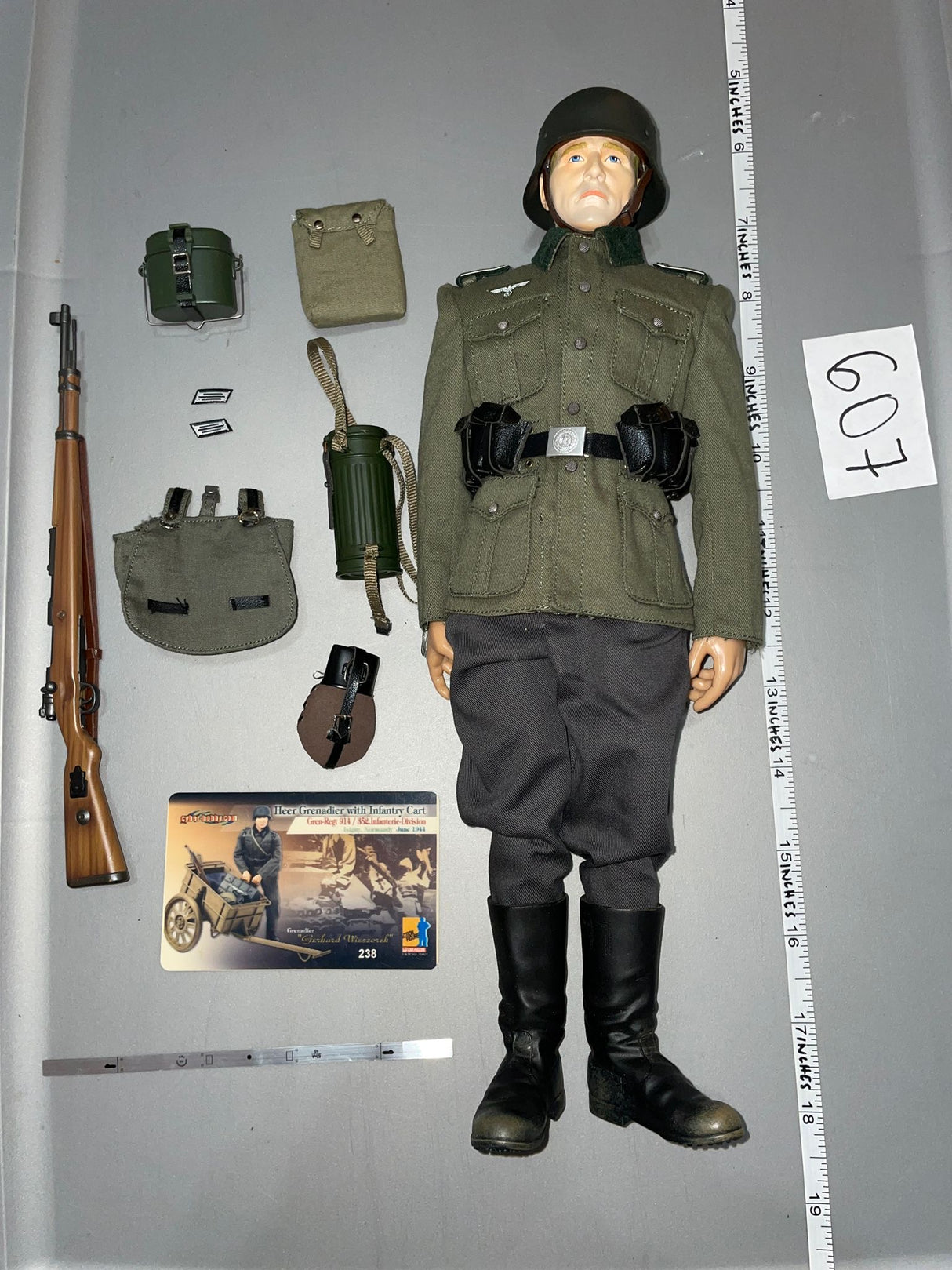 1:6 Scale WWII German Heer Infantry Dressed Figure - Cyber Hobby Dragon