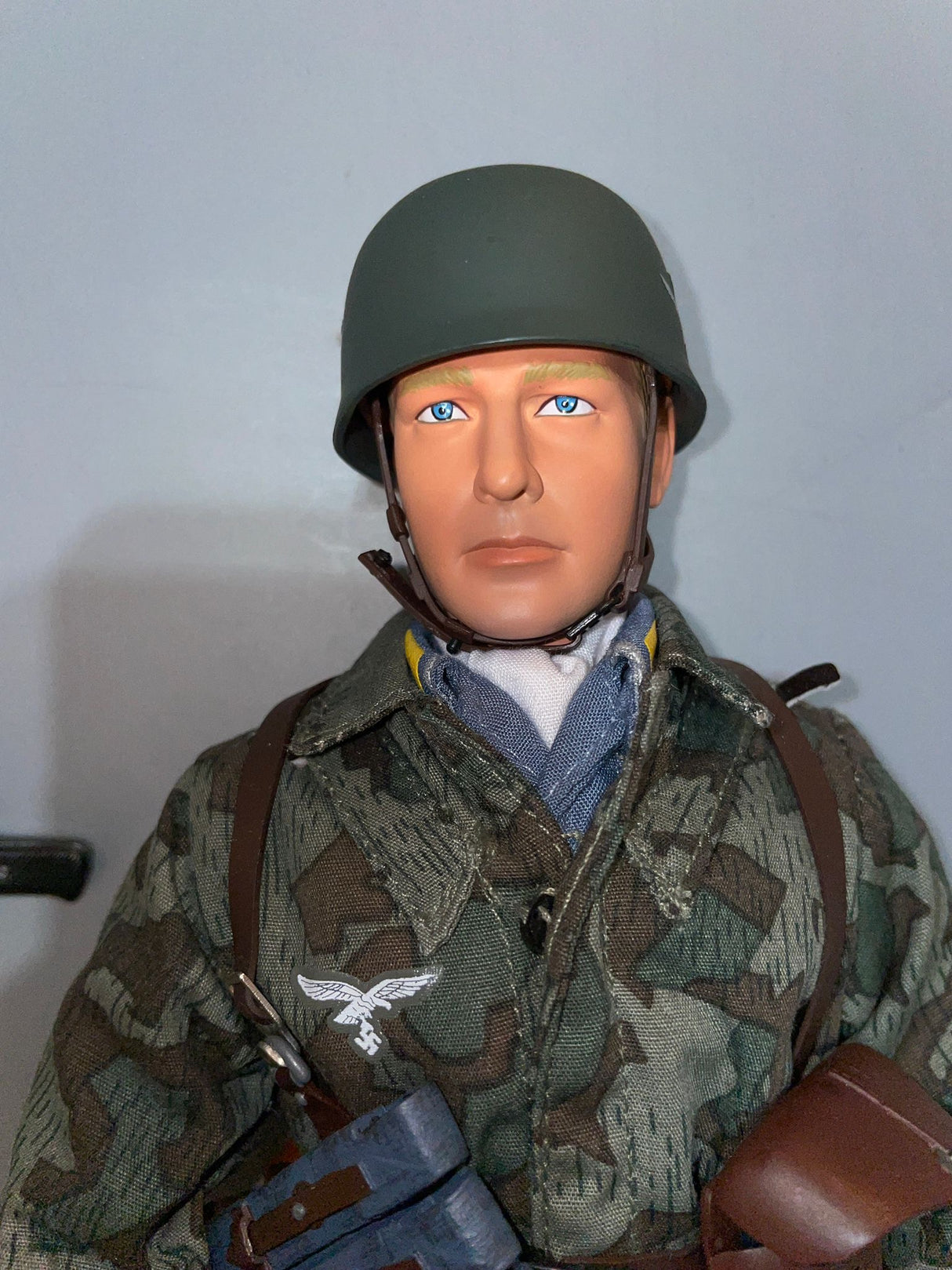 1:6 Scale WWII German Fallschirmjager Paratrooper Dressed Figure - Dragon