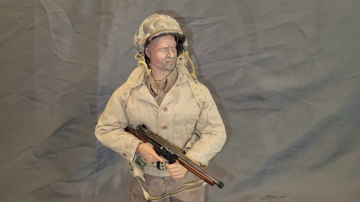 1:6 Scale WWII US Sgt Saunders  - Combat Dressed Figure - Dragon / Cyber Hobby