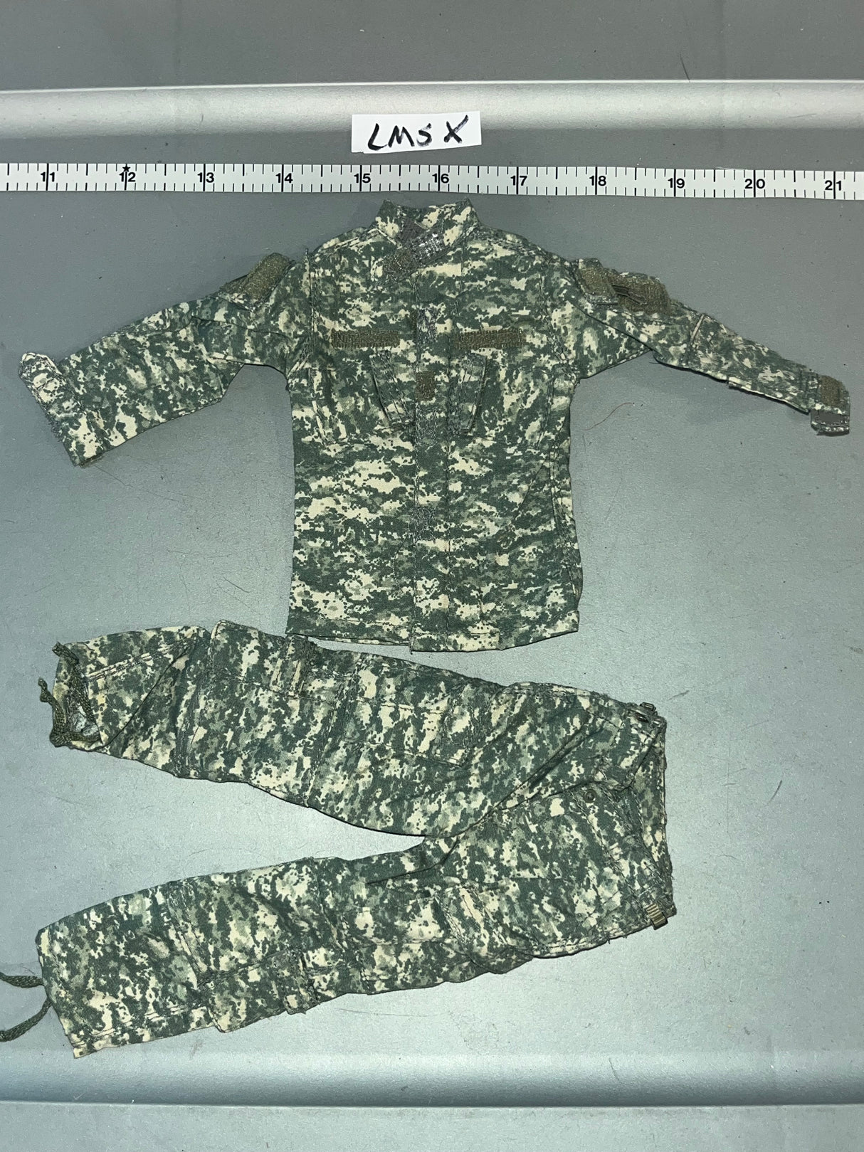 1:6 Scale Modern Era US Army ACU Uniform - Hot Toys