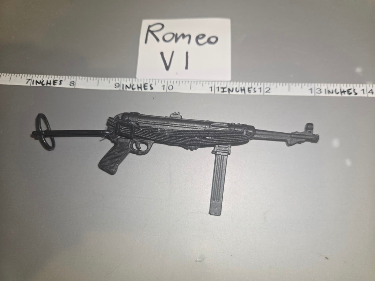 1/6 Scale WWII German MP-40 -