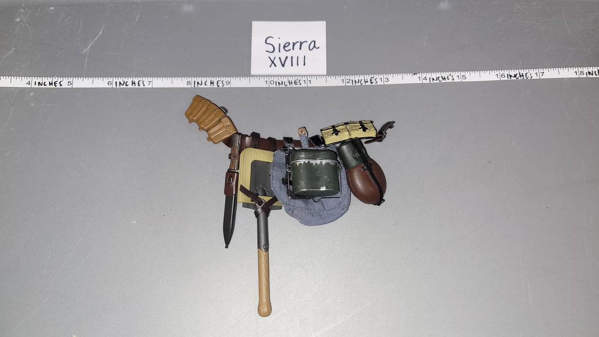 1/6 Scale WWII German Luftwaffe Fallschirmjager Field Gear Lot