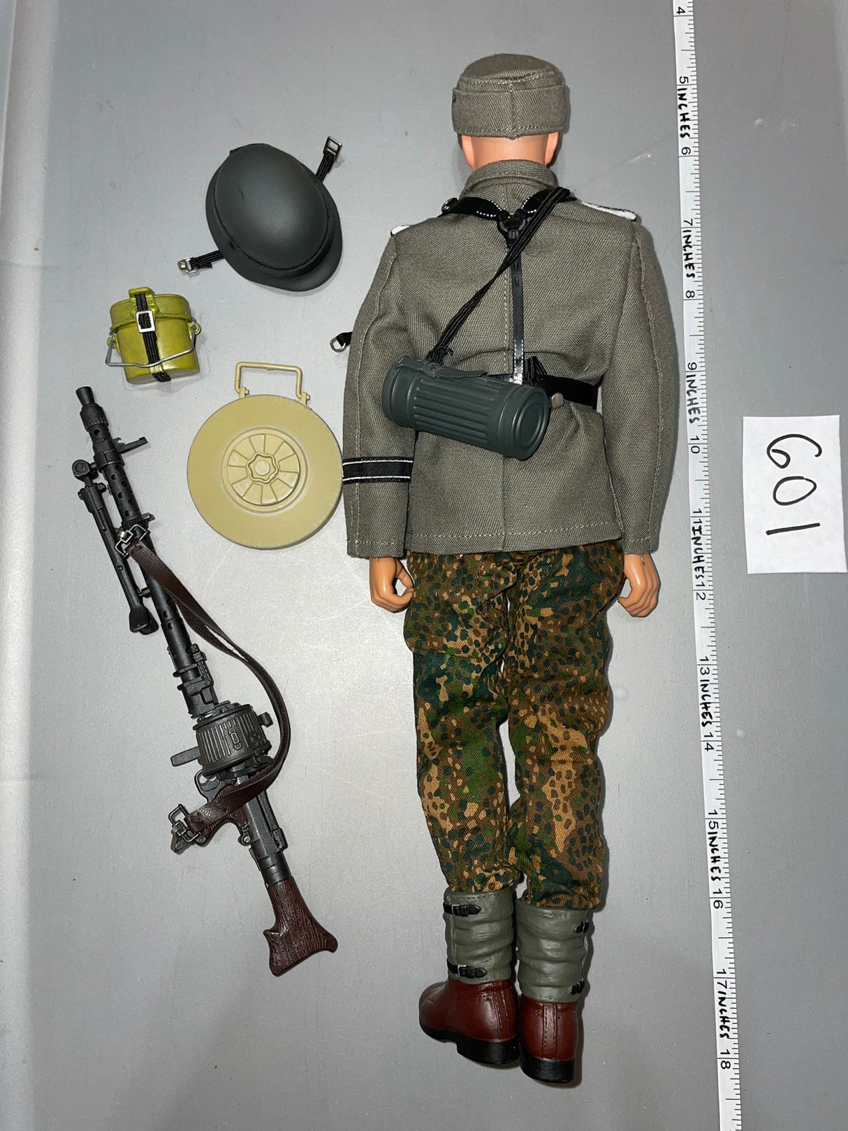1:6 Scale WWII German Machine Gunner Dressed Figure - Dragon