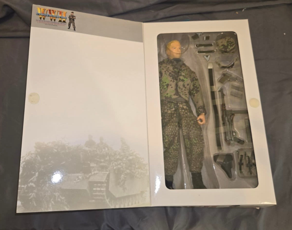 1/6 Scale WWII GERMAN Panzerjager Hugo Reinhardt- NIB Dragon