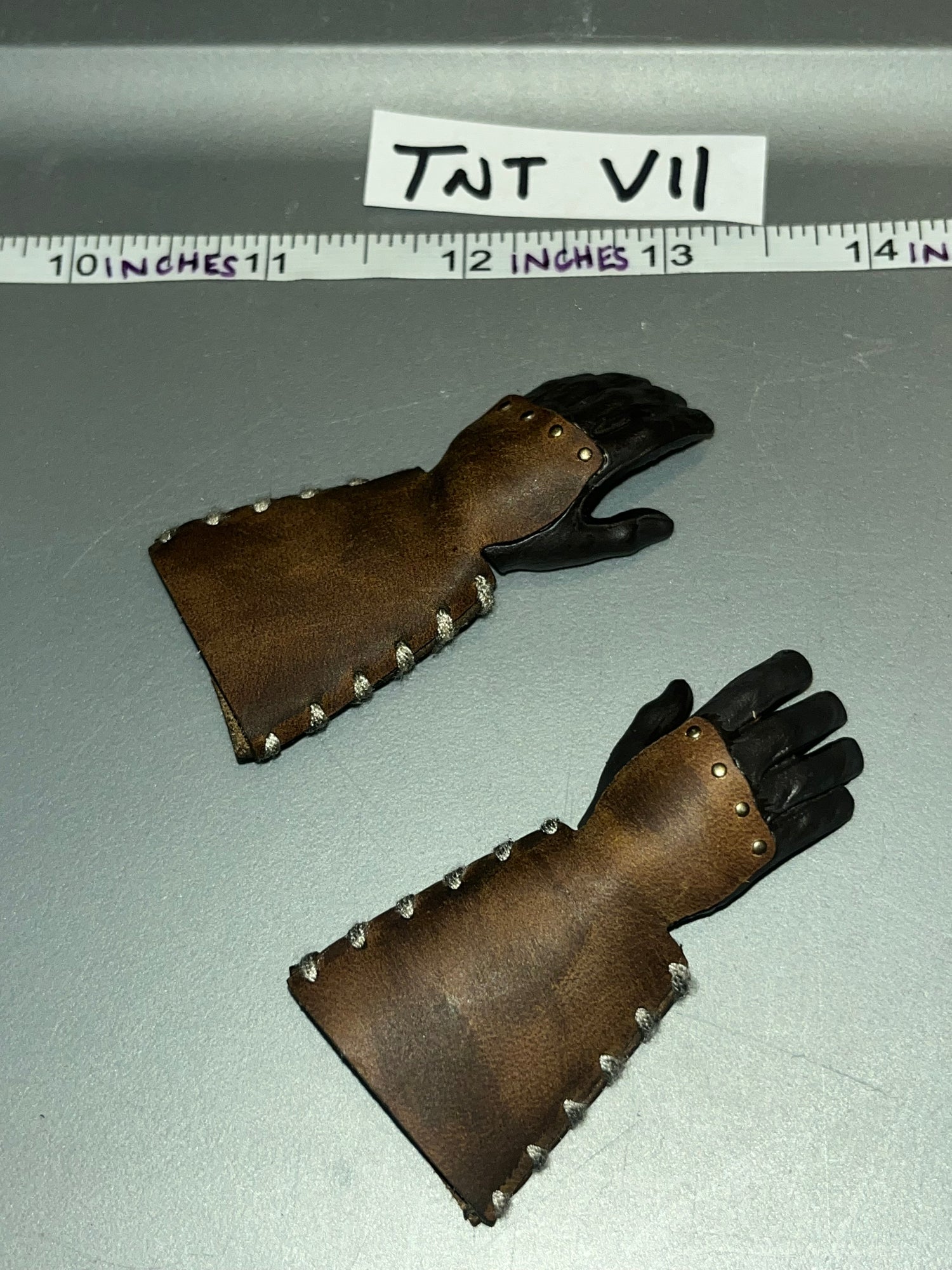 1:6 Scale Medieval Blacksmith Gloved Hands - Pop Toys