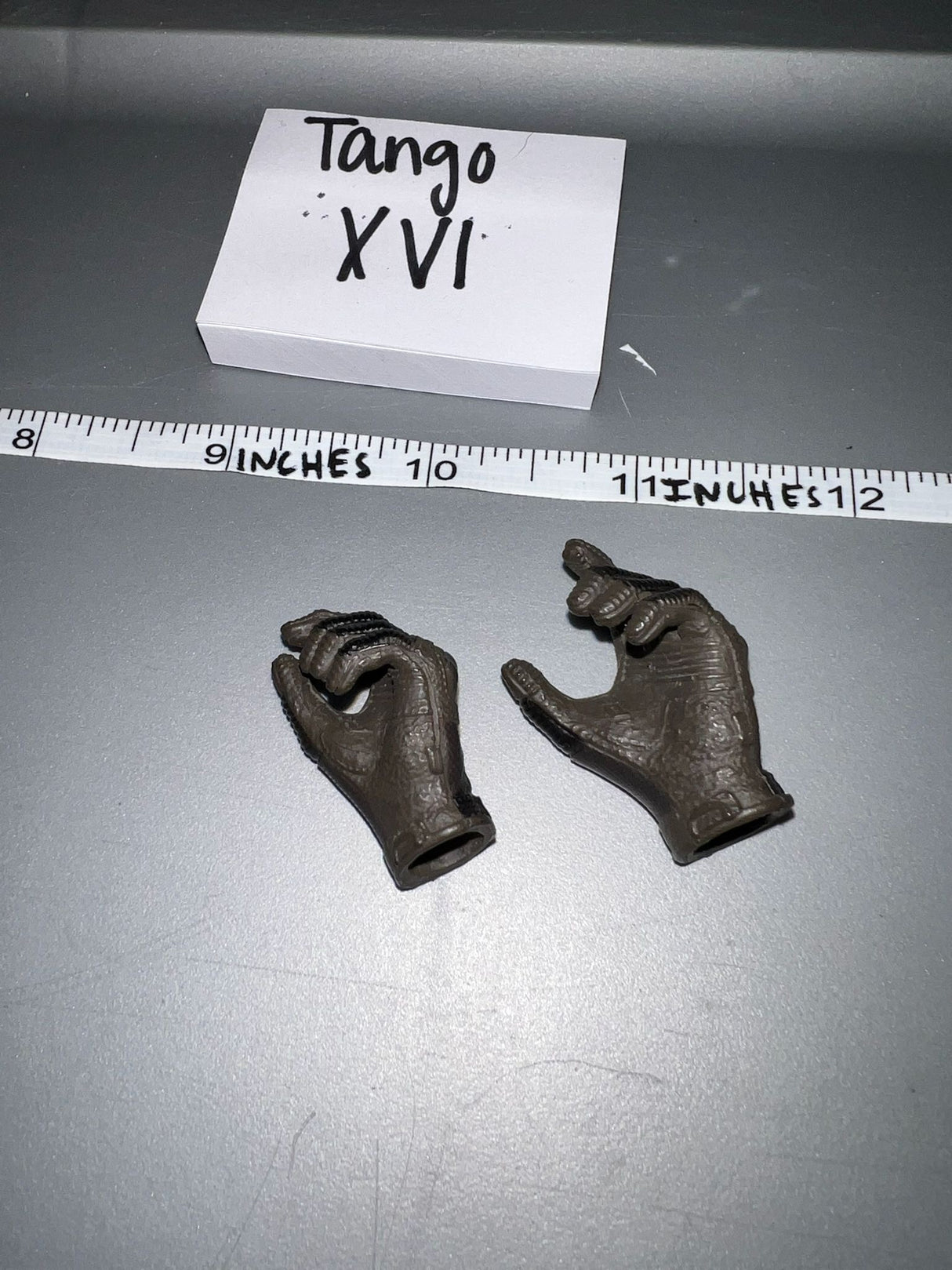 1/6 Scale Modern Gloved Hand