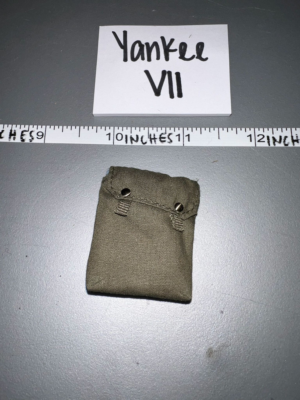 L1:6 Scale WWII German Gas Mask Cape Pouch