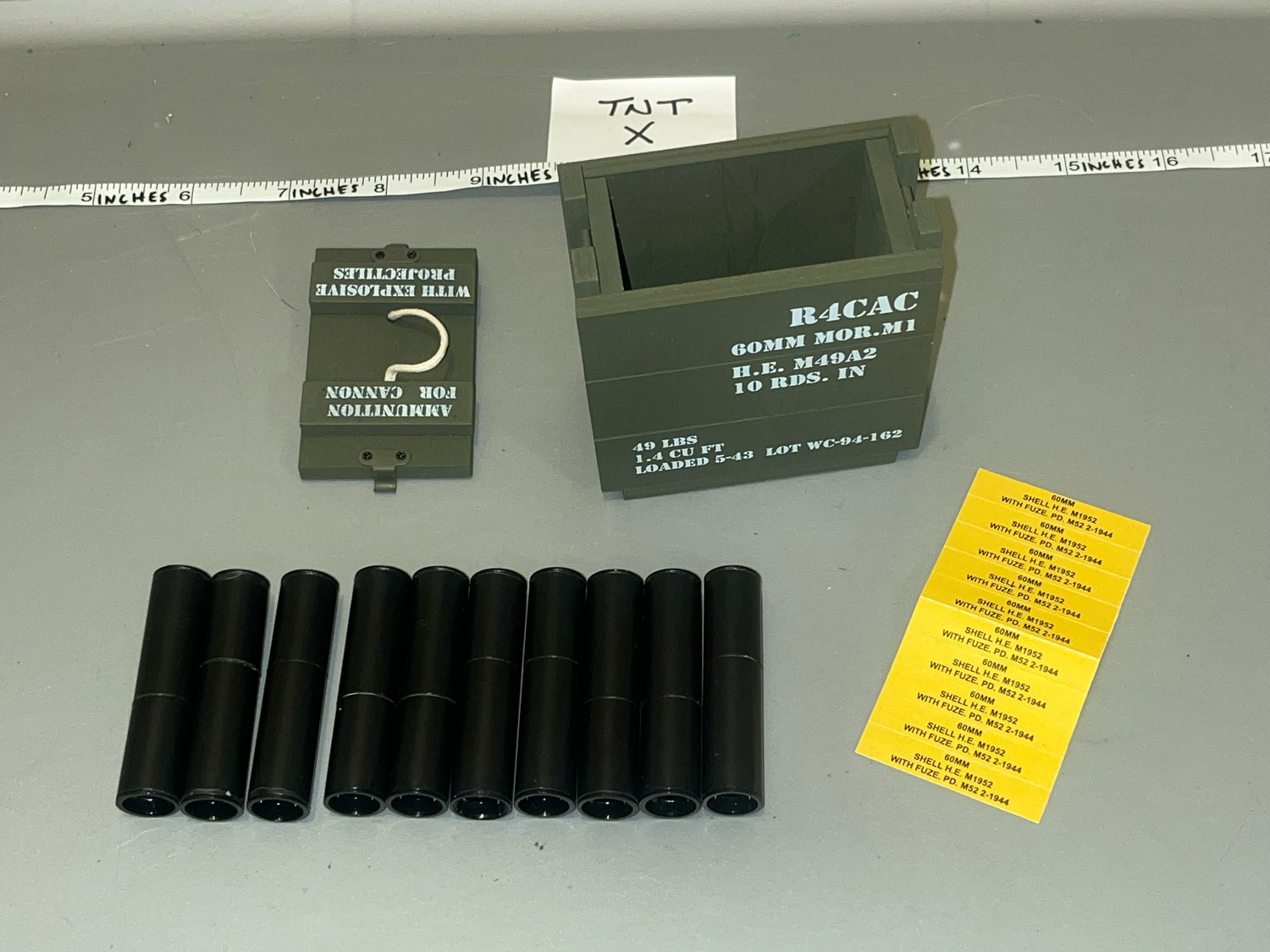 1/6 Scale WWII US USMC 60 mm Mortar crate and Tubes -  Facepool Snafu Mortarman